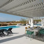 Vila Aura - Beachfront With Private Pool Kastrákion